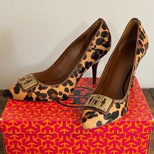 Tory Burch Mid heel leopard/almond  size 9.5